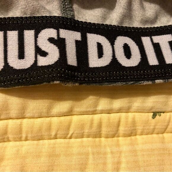 Nice leggings by Nike in size medium . - Picture 3 of 4